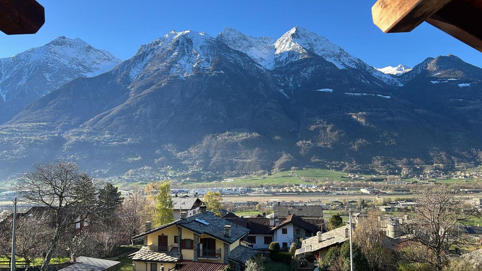 Grazioso Appartamento 1 Aosta Bagian luar foto